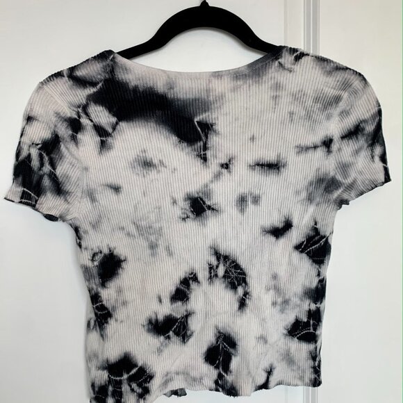 Shortsleeve Tie-Front Cardigan - Picture 2 of 3